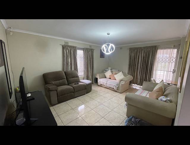 3 BEDROOM HOUSE FOR SALE IN NEWLANDS EAST